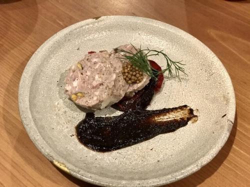 お肉のパテ黒にんにくソース